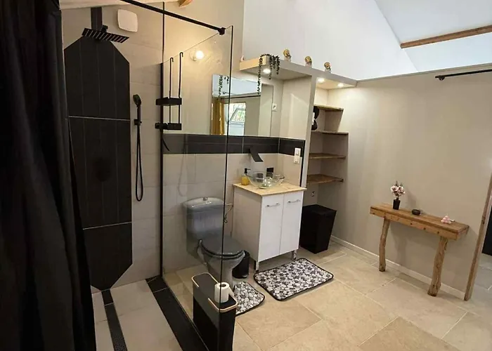 فندق مبيت وإفطار D'hotes Chez Tania Et Benoit بورجو